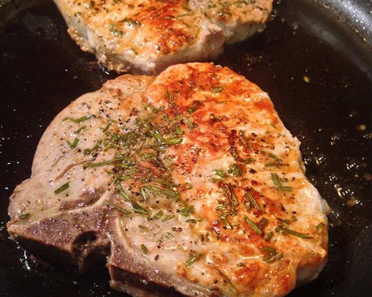 Pan-Seared Pork Chops with Garlic and Rosemary