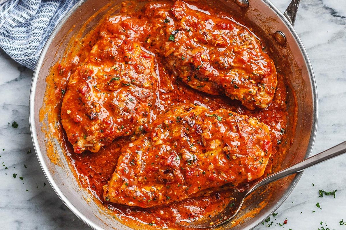 Pan-Seared Chicken Breast with Roasted Red Pepper Sauce
