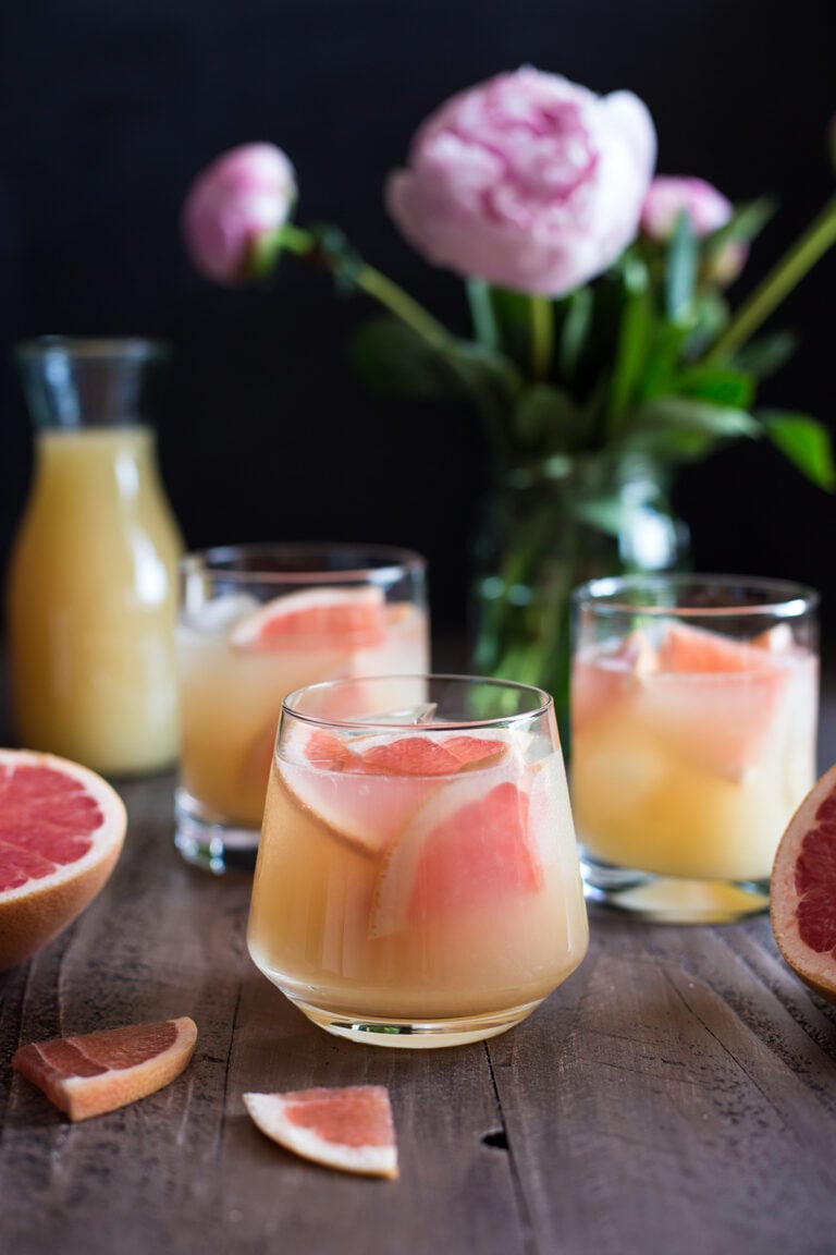 Shaken Grapefruit Bourbon Fizz
