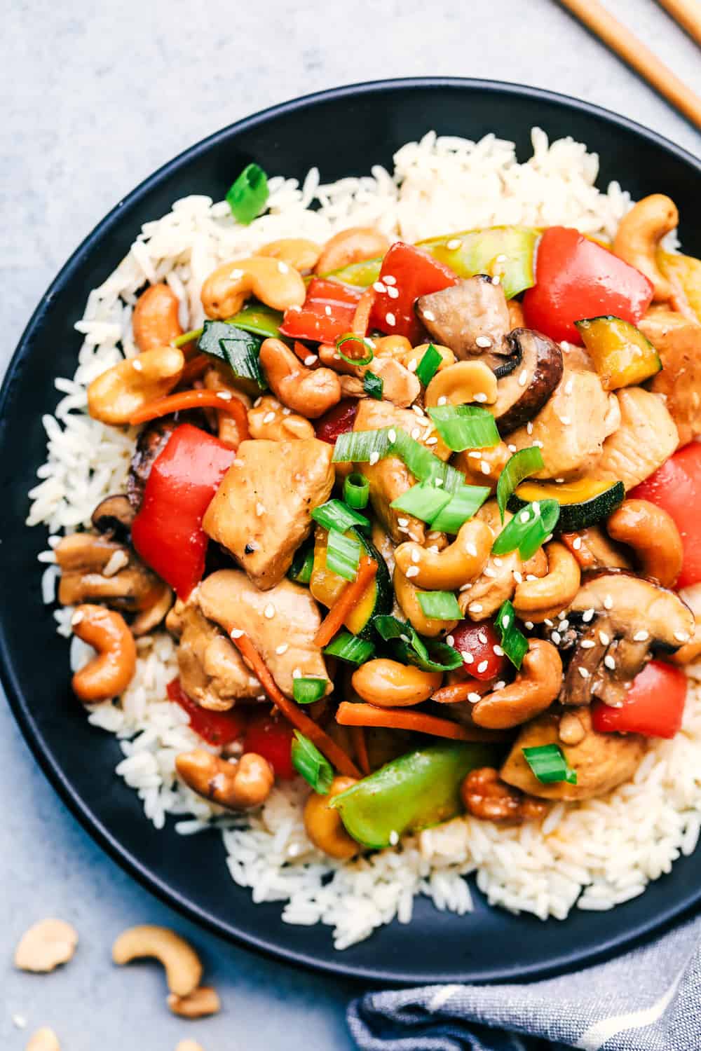 Stir-Fried Chicken with Bell Peppers and Cashews