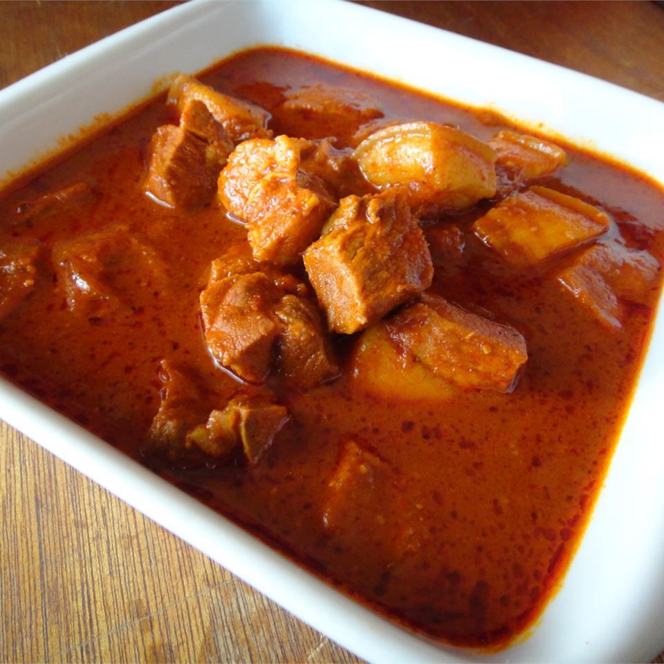 Slow-Cooked Goan Pork Vindaloo with Spices