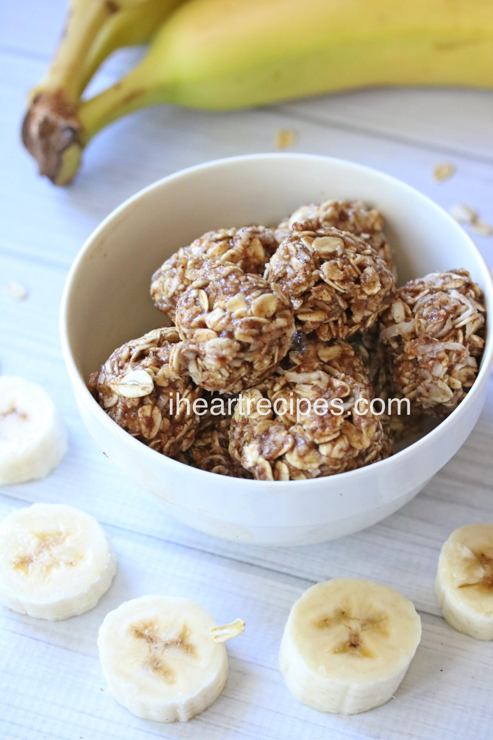 No-Bake Banana and Oat Energy Bites