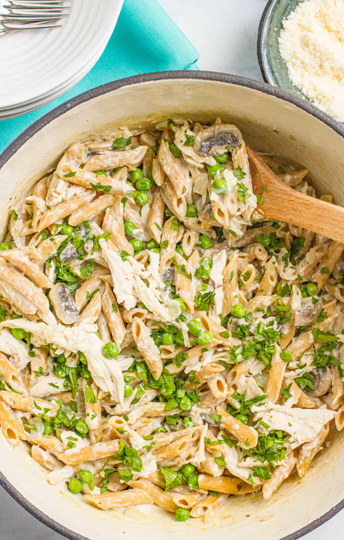 One-Pot Cheddar and Pea Pasta with Chicken