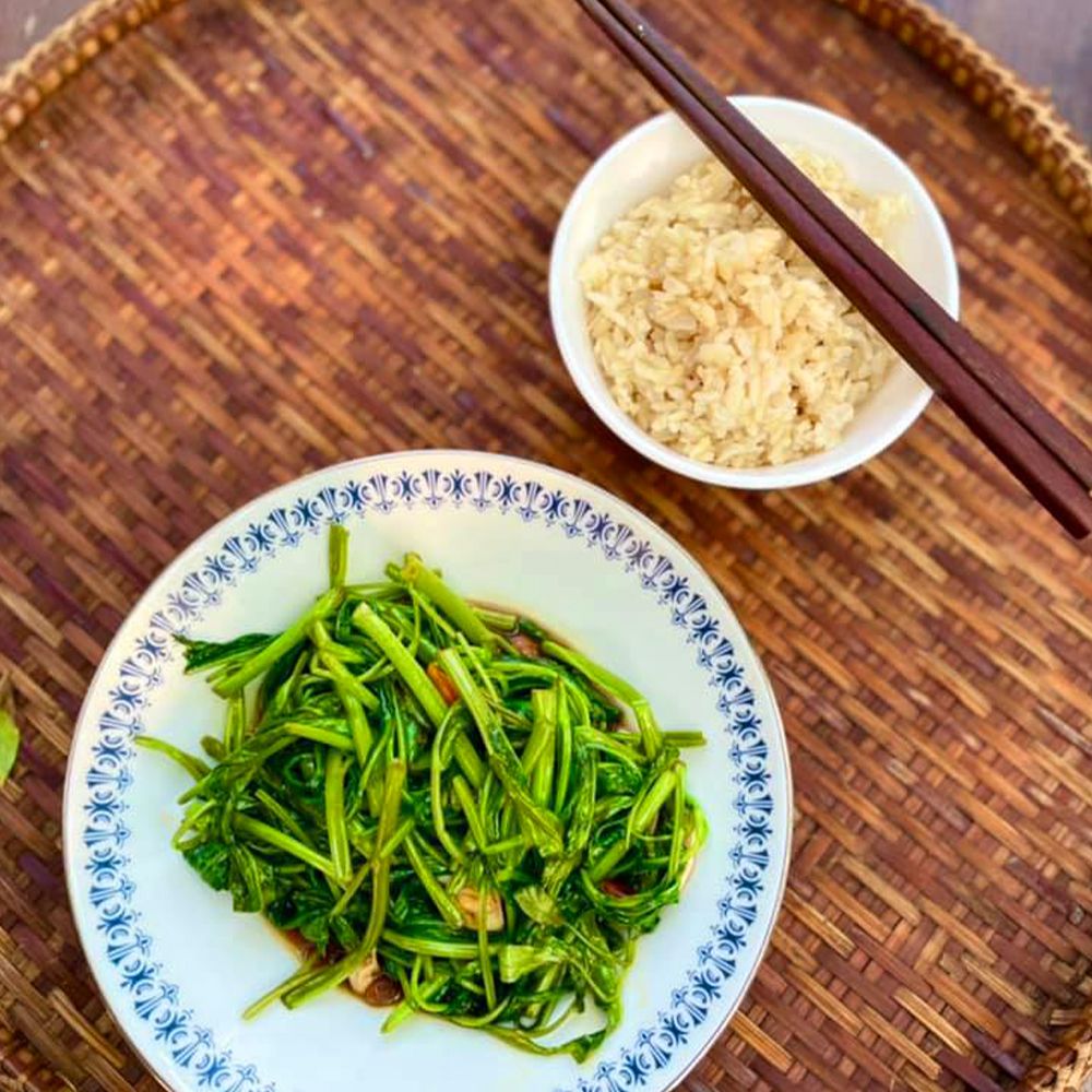 Cantonese-Style Stir-Fried Morning Glory with Garlic