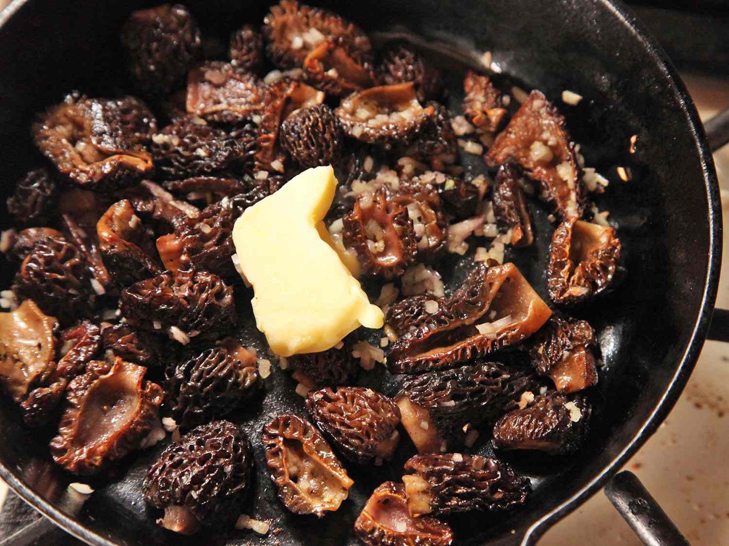 Sautéed Michigan Morel Mushrooms with Garlic and Thyme