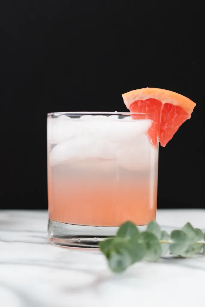 Shaken Grapefruit and Elderflower Gin Fizz