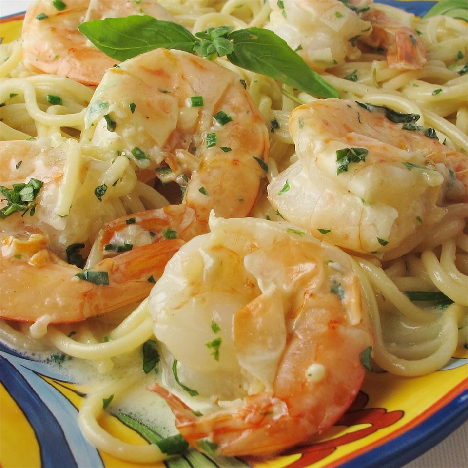 Sautéed Shrimp and Garlic Butter Linguine with Fresh Parsley