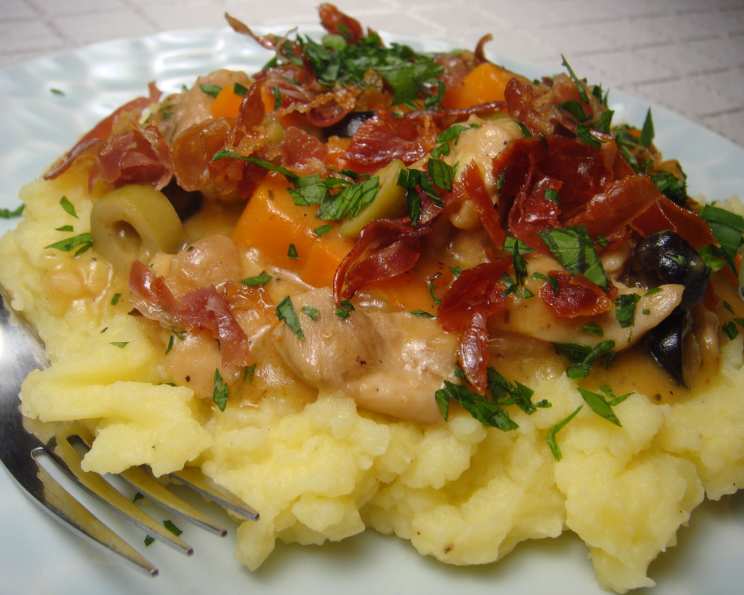 Pan-Seared Chicken with Tomato and Olive Ragout
