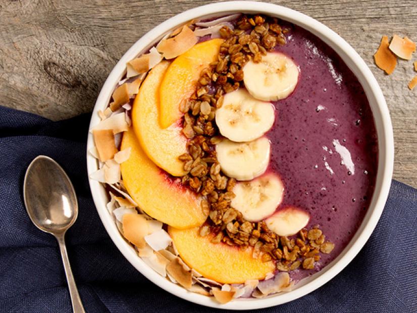 Frozen-Inspired Blueberry and Coconut Snowflake Smoothie Bowl