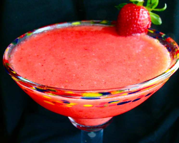No-Bake Strawberry Daiquiri Smoothie with Coconut Cream