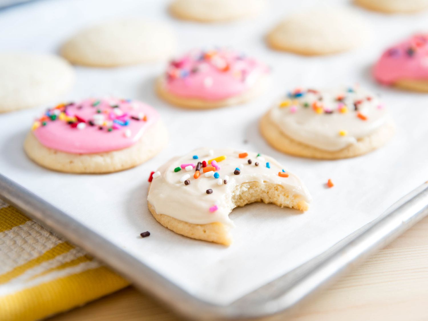 Lofthouse-Style Soft Sugar Cookies with Vanilla Glaze