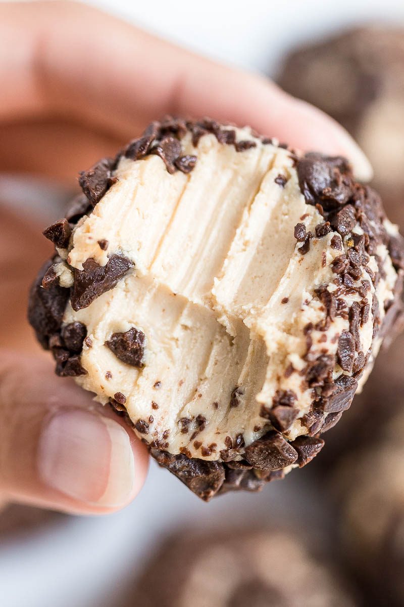 No-Bake Keto Cheesecake Fat Bombs with Cream Cheese and Cocoa