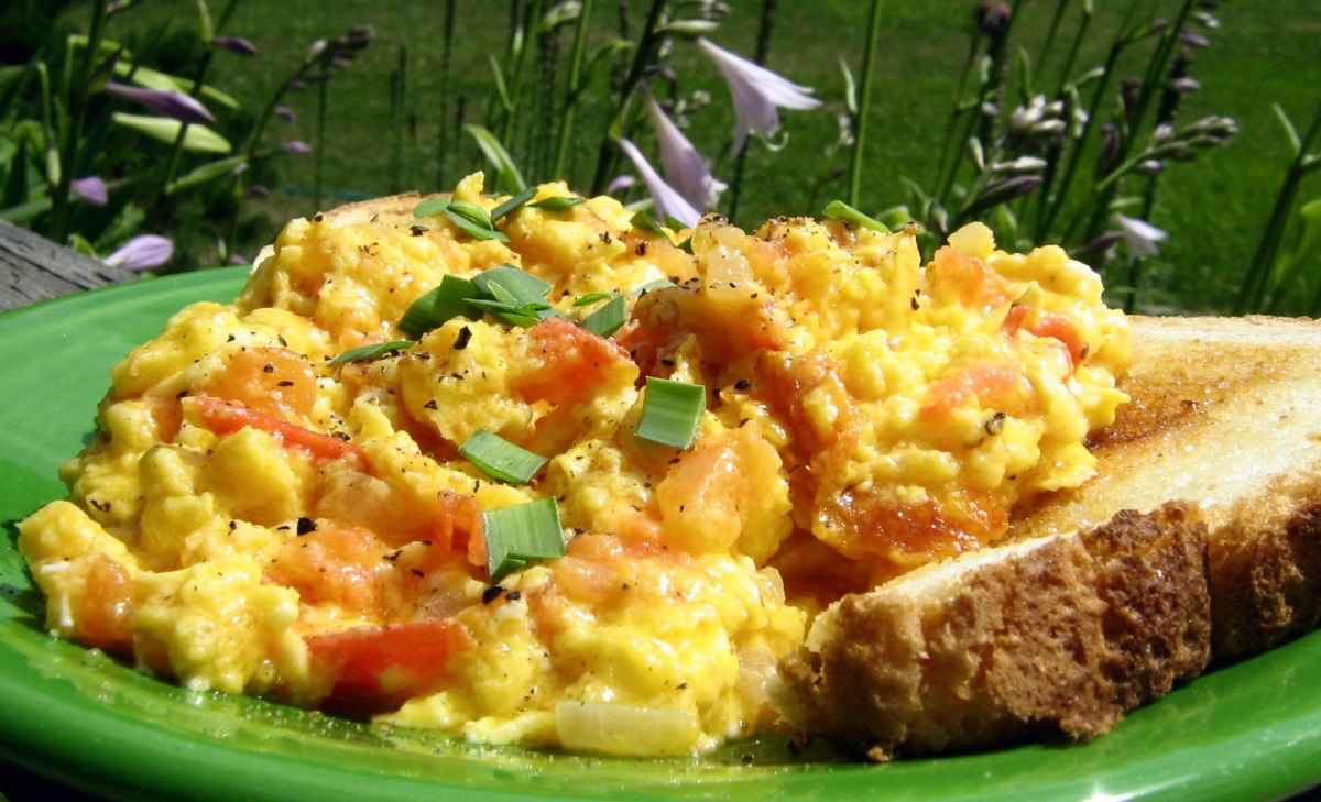 One-Pan Cheesy Tomato & Herb Eggs