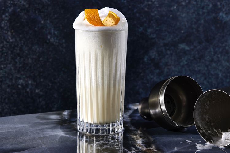 Ginger-Cardamom Gin Fizz with Lemon Foam