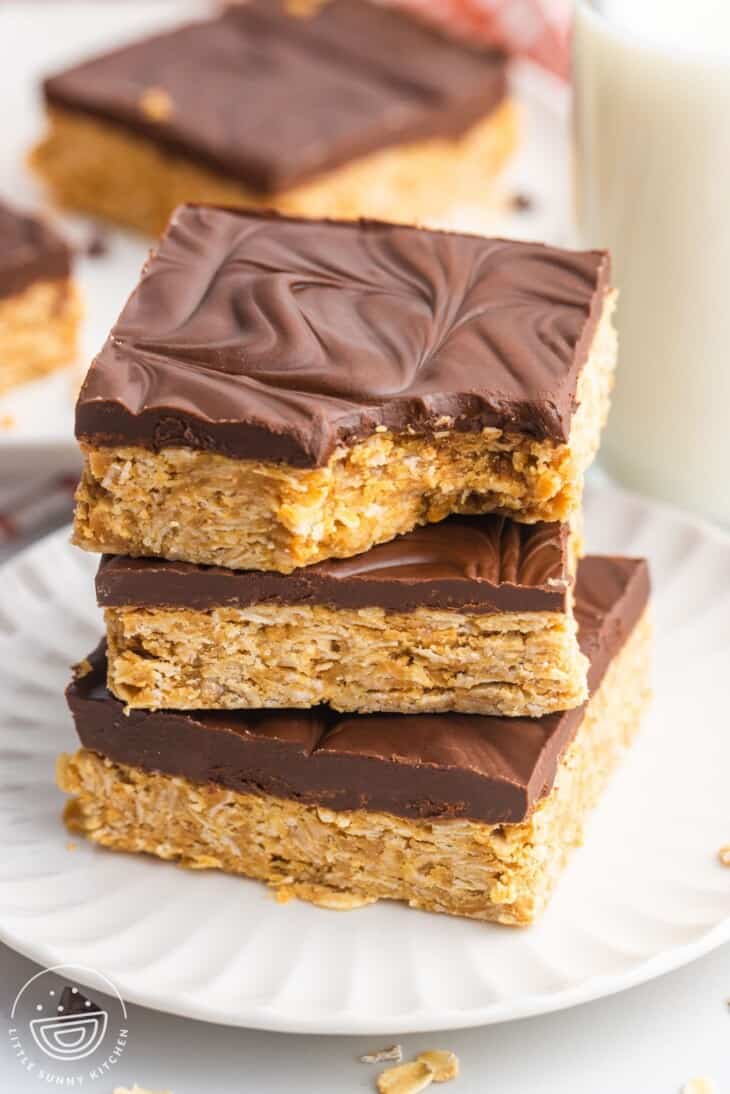 No-Bake Peanut Butter Oat Bars with Honey and Chocolate Chips