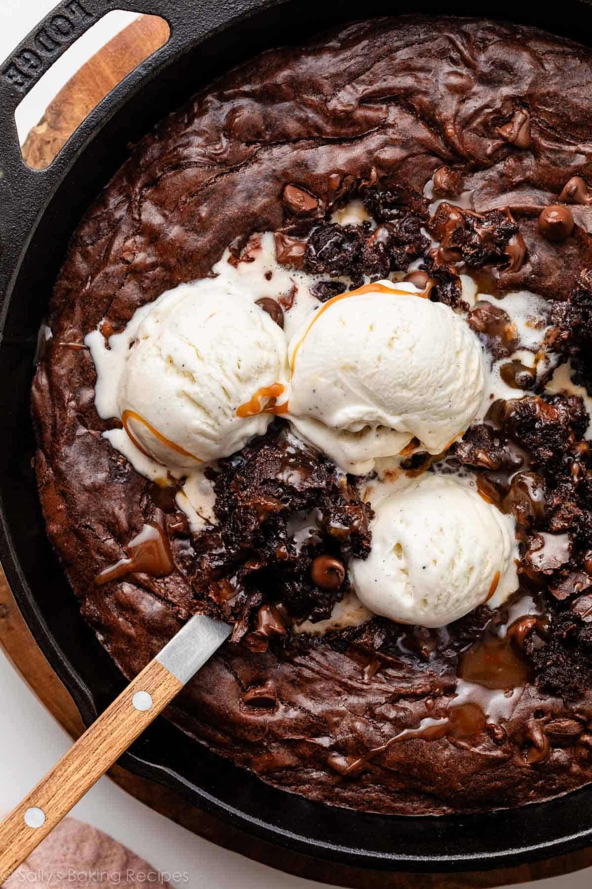 Quick Skillet Brownie with Salted Caramel Sauce