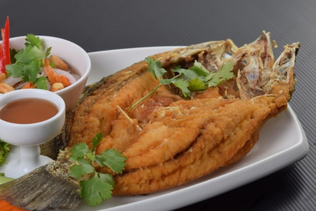 Pan-Seared Bangus with Garlic and Vinegar Dipping Sauce
