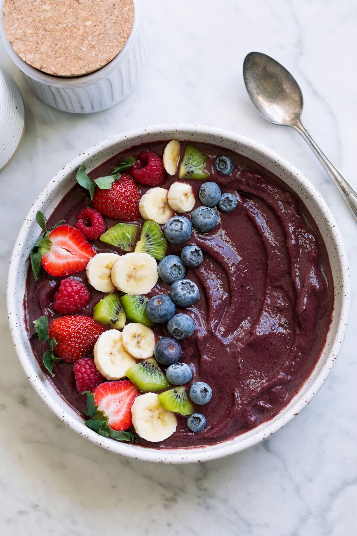 Tropical Brazilian Açaí Smoothie Bowl with Fresh Fruit