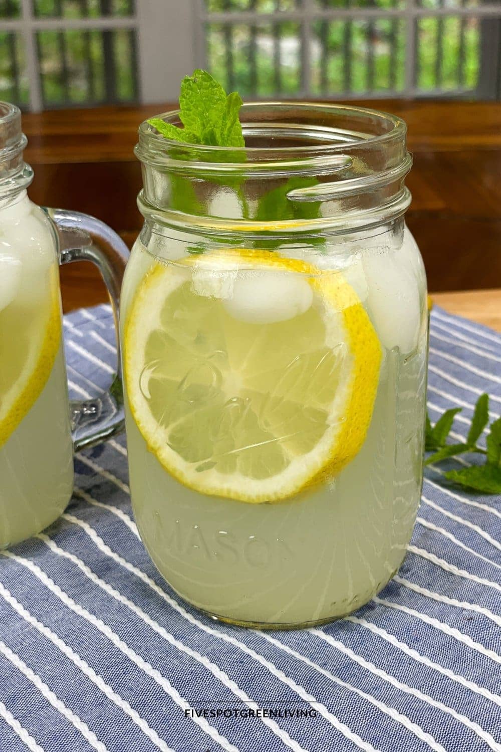 Universal Can Cooler Lemonade