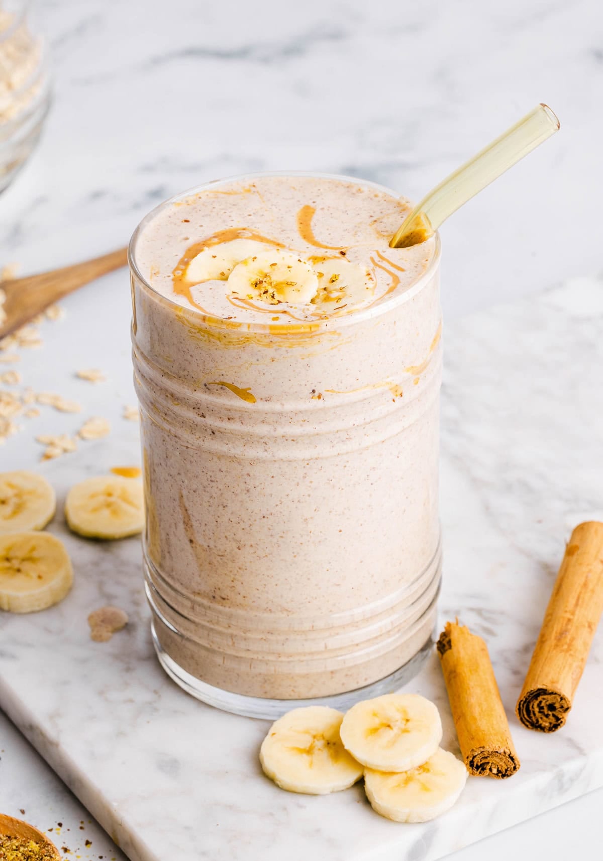 Creamy Banana and Oat Breakfast Smoothie