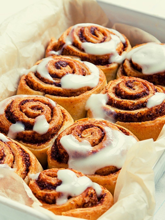 Cinnamon Cream Brioche Rolls with Pastry Cream
