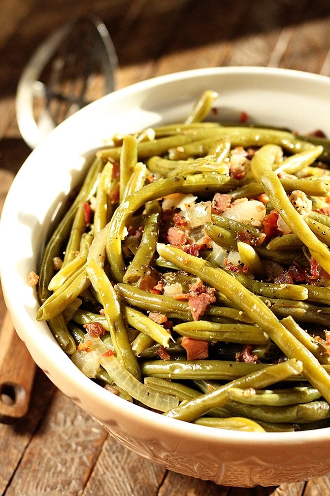 Slow-Cooked Southern-Style Green Beans with Bacon