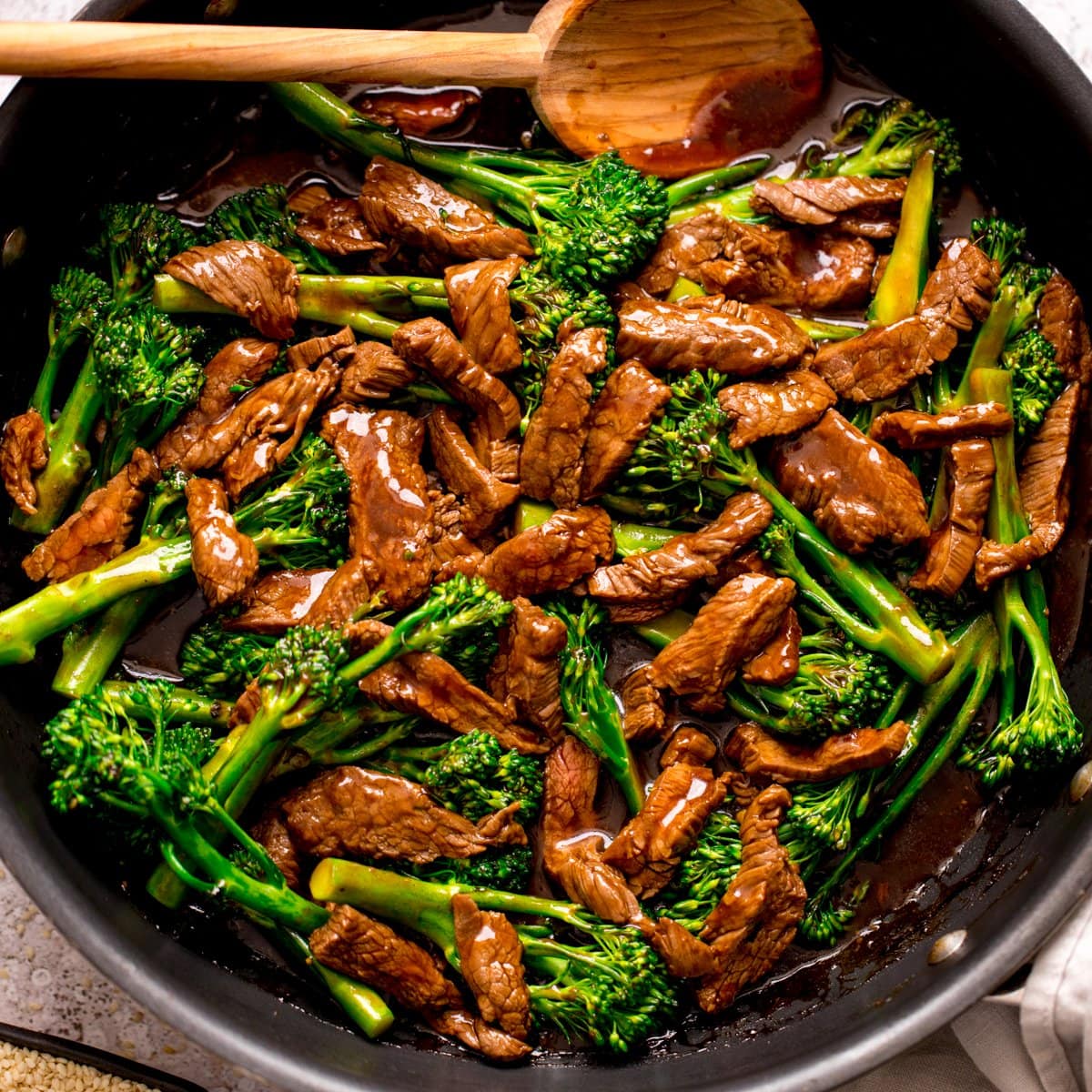 Keto Stir-Fried Beef and Broccoli with Garlic Soy Sauce