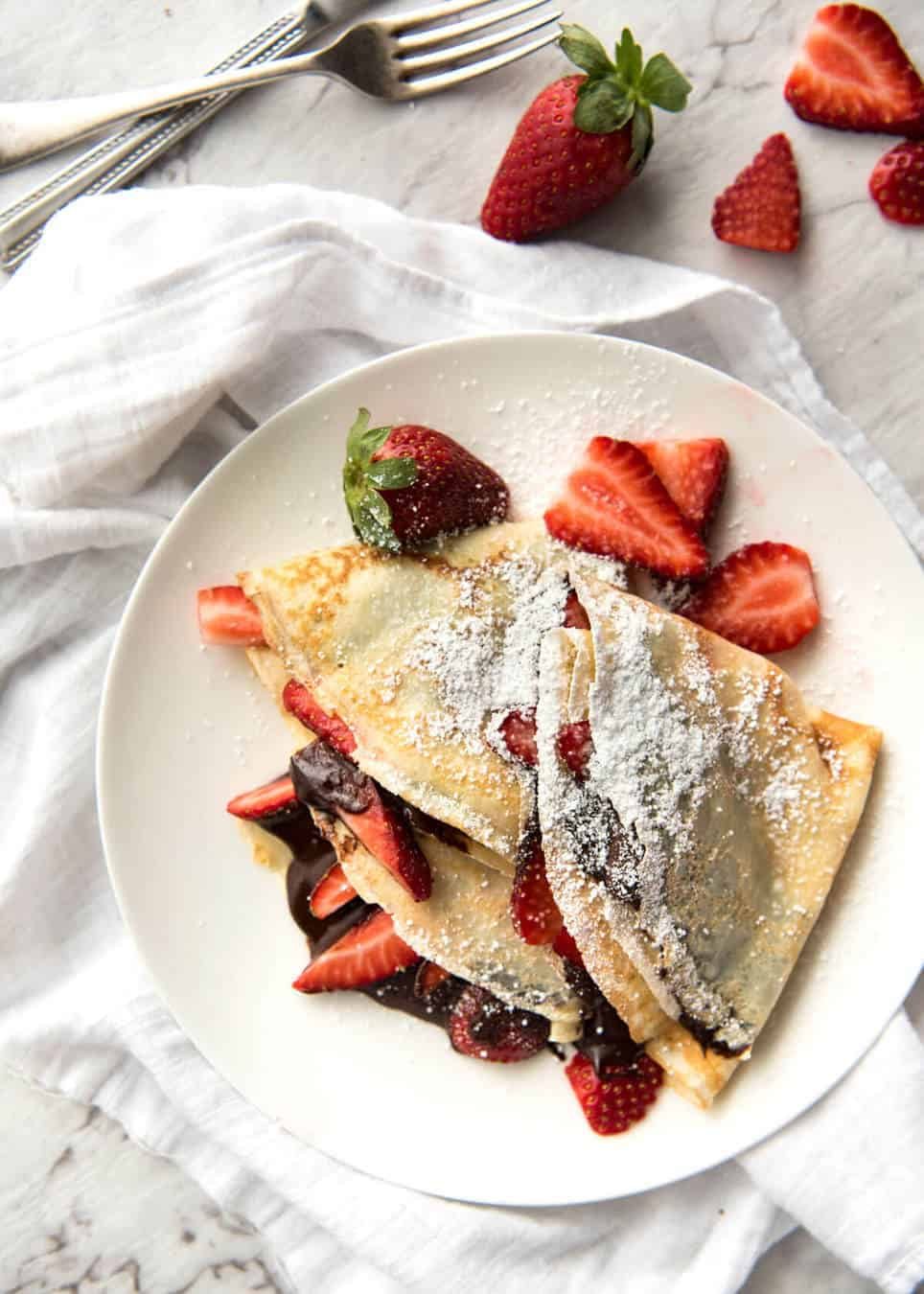Classic French Crêpes with Nutella and Strawberries