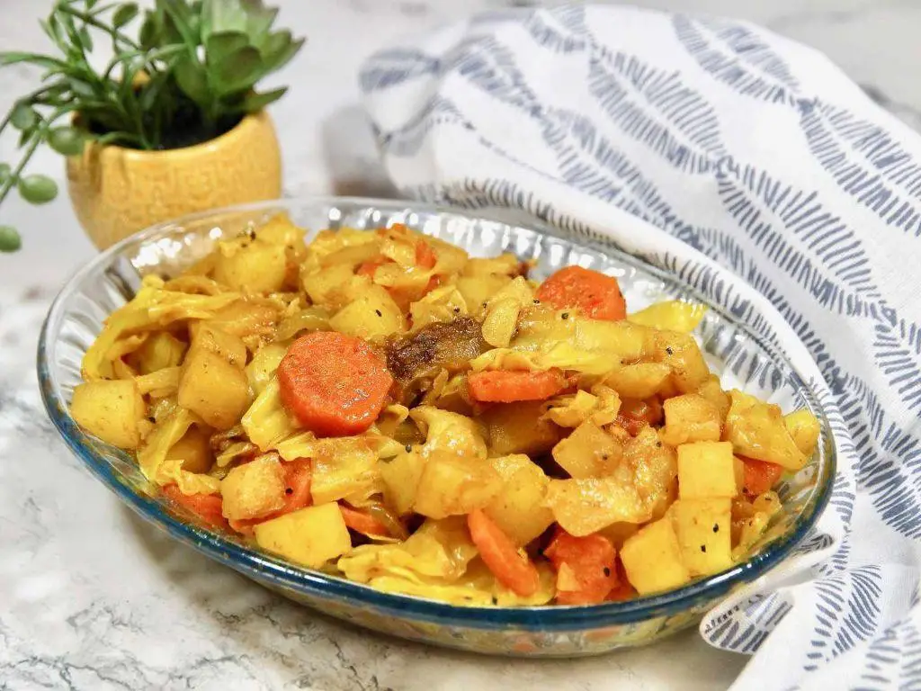 Vegetable Atakilt Wat Stewed with Turmeric and Cabbage
