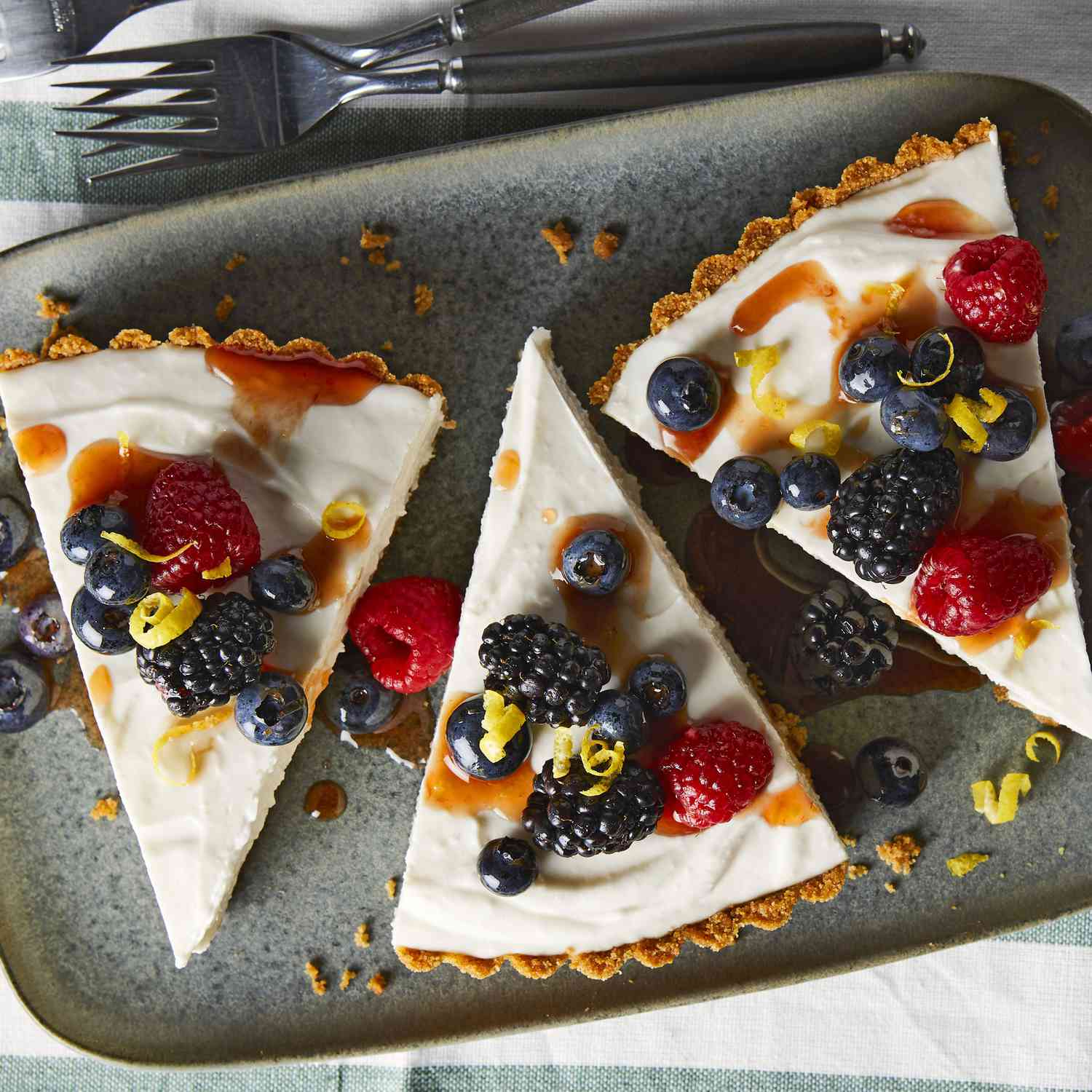 No-Bake Greek Yogurt Honey Cheesecake Parfaits