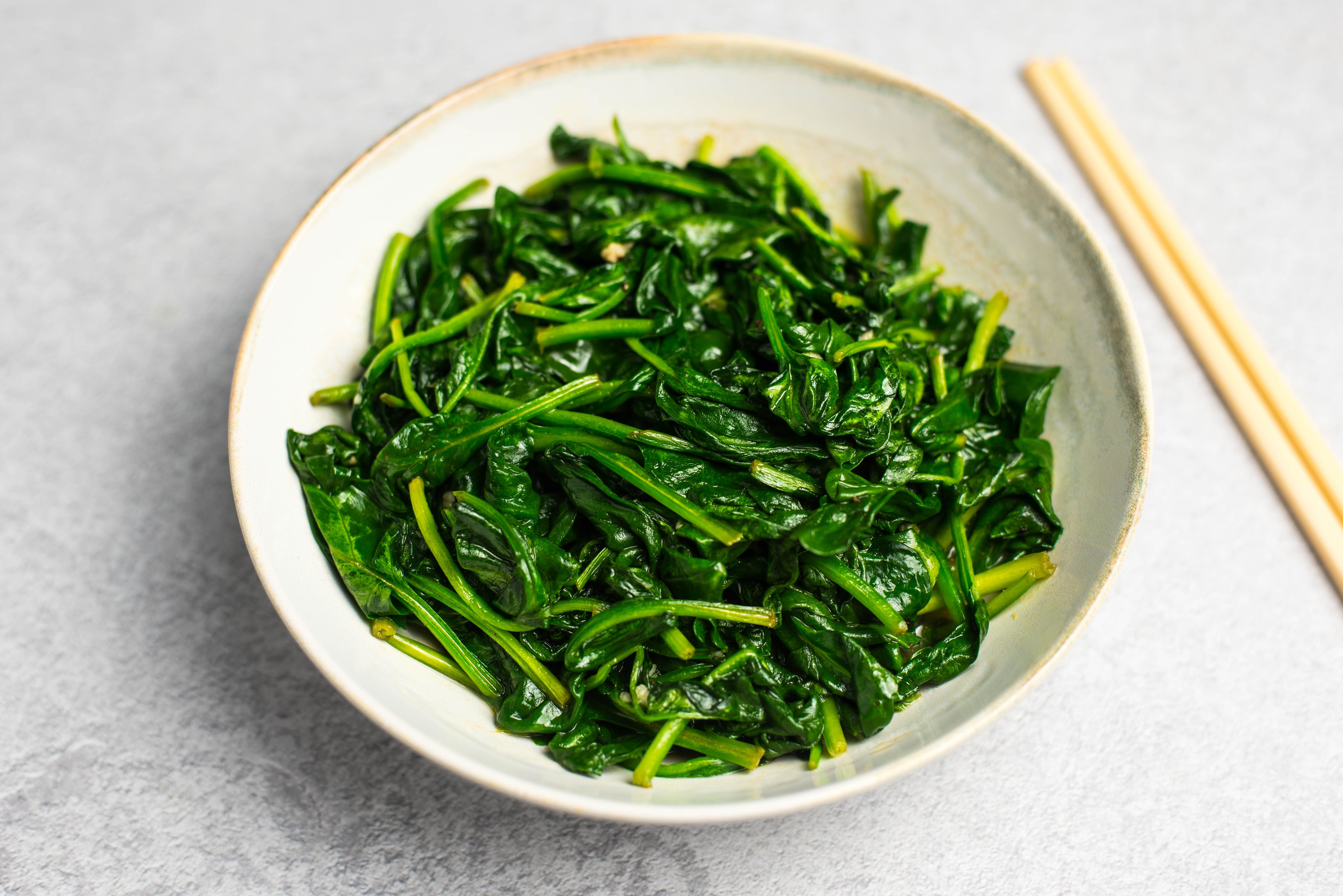 Simple Stir-Fried Spinach and Garlic with Sesame