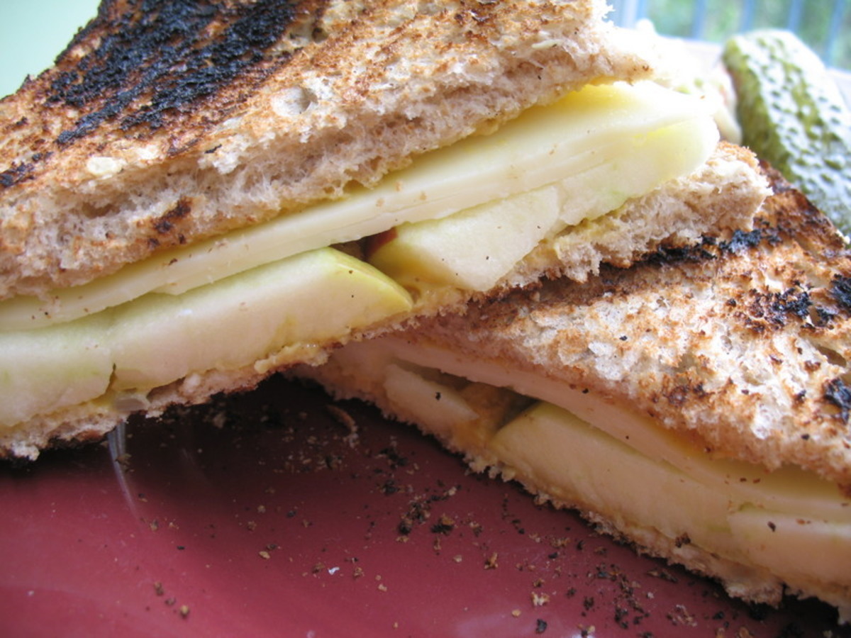 Richfield Apple and Cheddar Panini with Sage Mayo