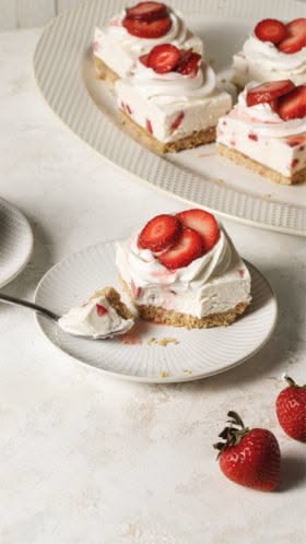 No-Bake Strawberry Cheesecake Cookie Bars