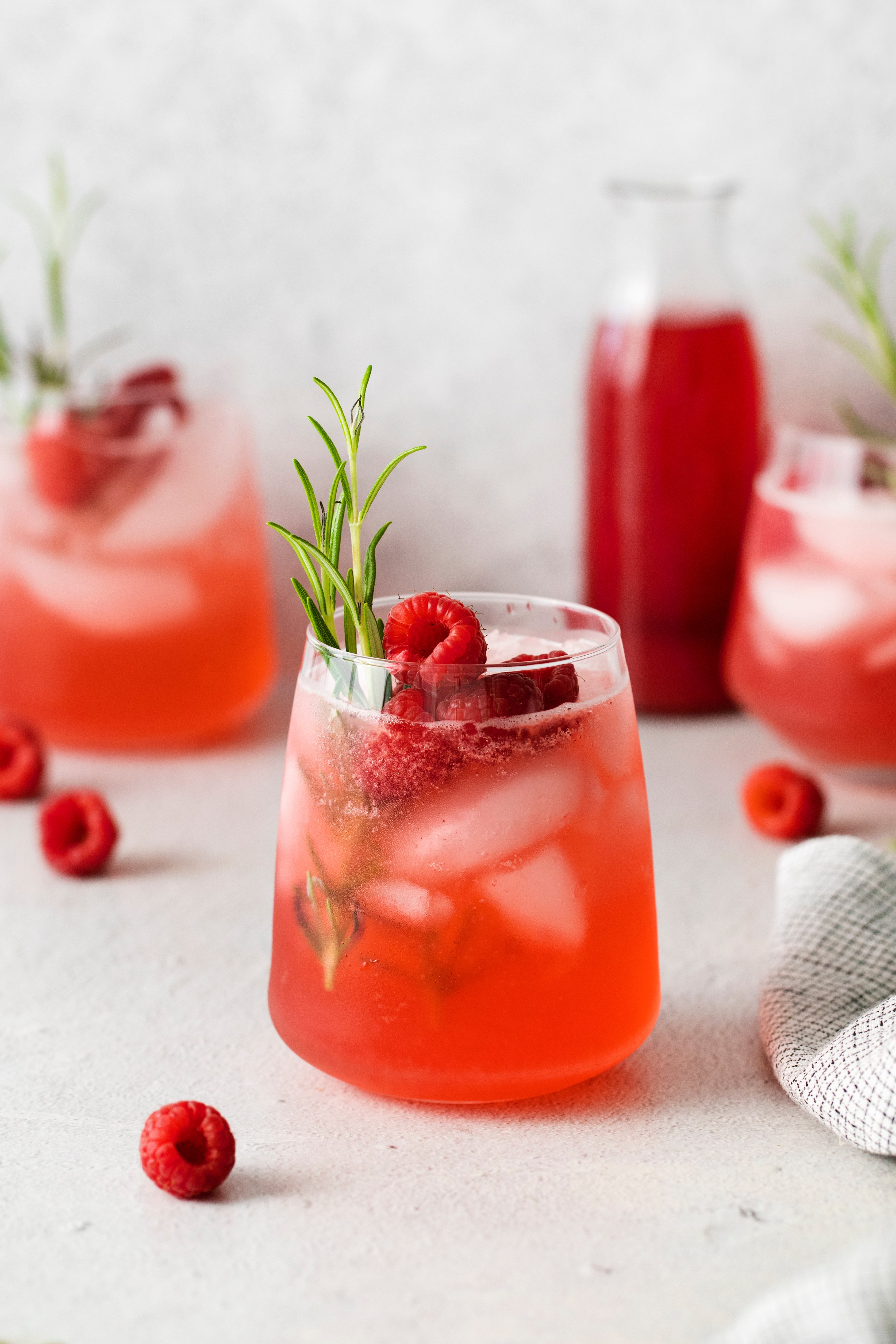 Bright Gin Daisy with Fresh Lemon and Raspberry