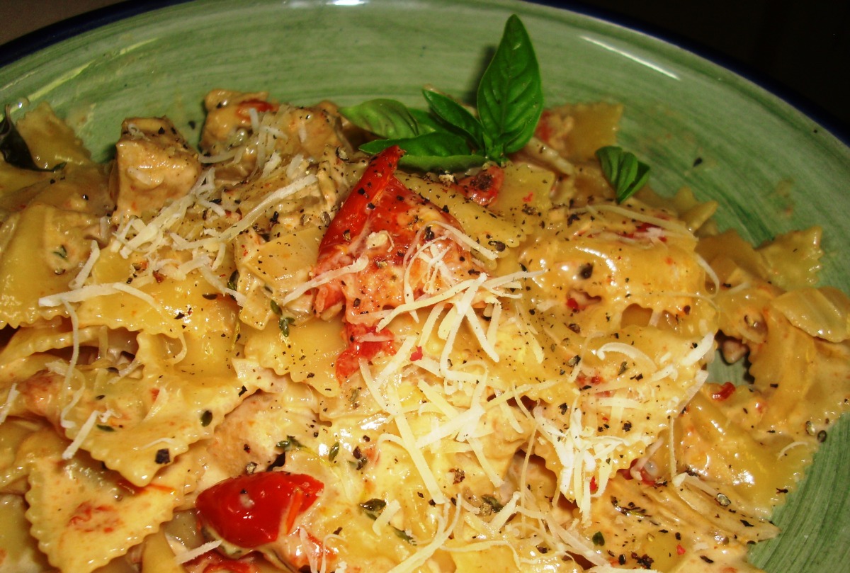 Italian Oven-Baked Farfalle with Sun-Dried Tomato Pesto