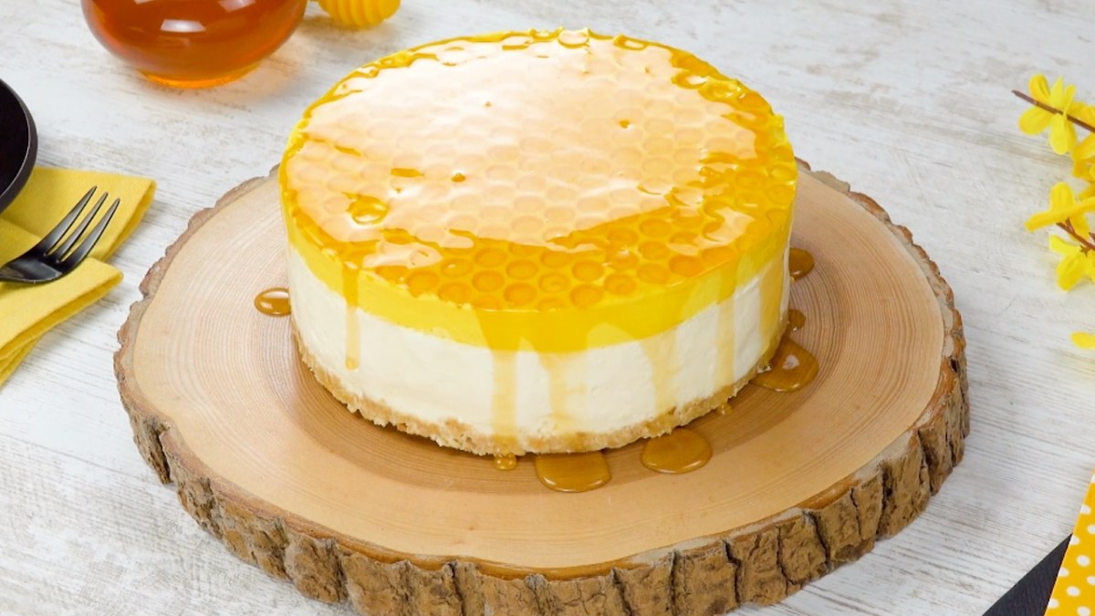 Honeycomb-Infused No-Bake Cheesecake with Sourdough Crust