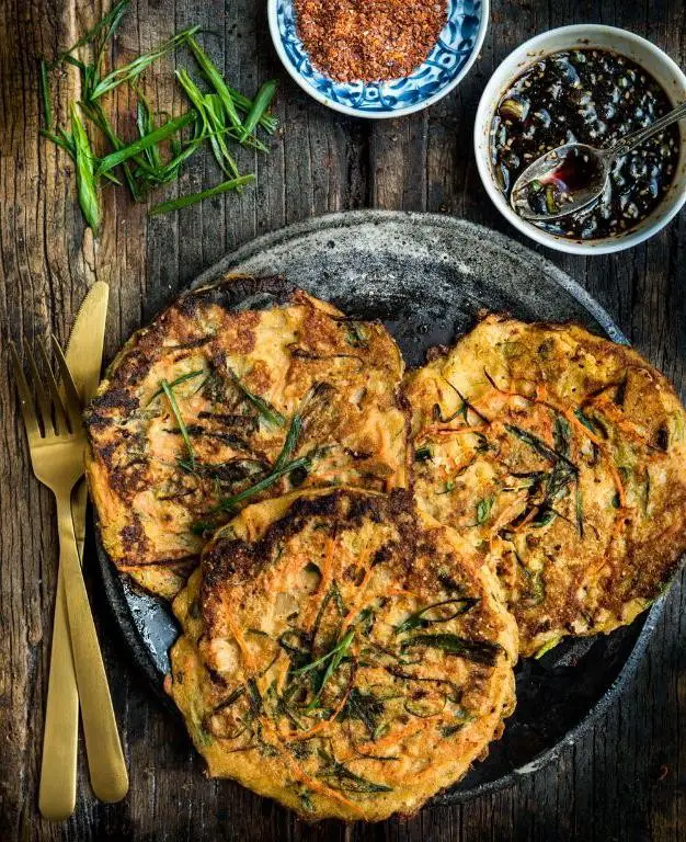 Crisp Rice Flour Pancakes with Shrimp and Bean Sprouts