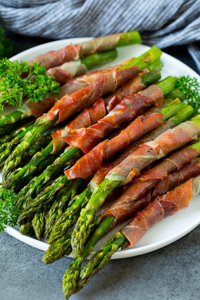 Prosciutto-Wrapped Asparagus Bundles with Lemon Garlic Aioli