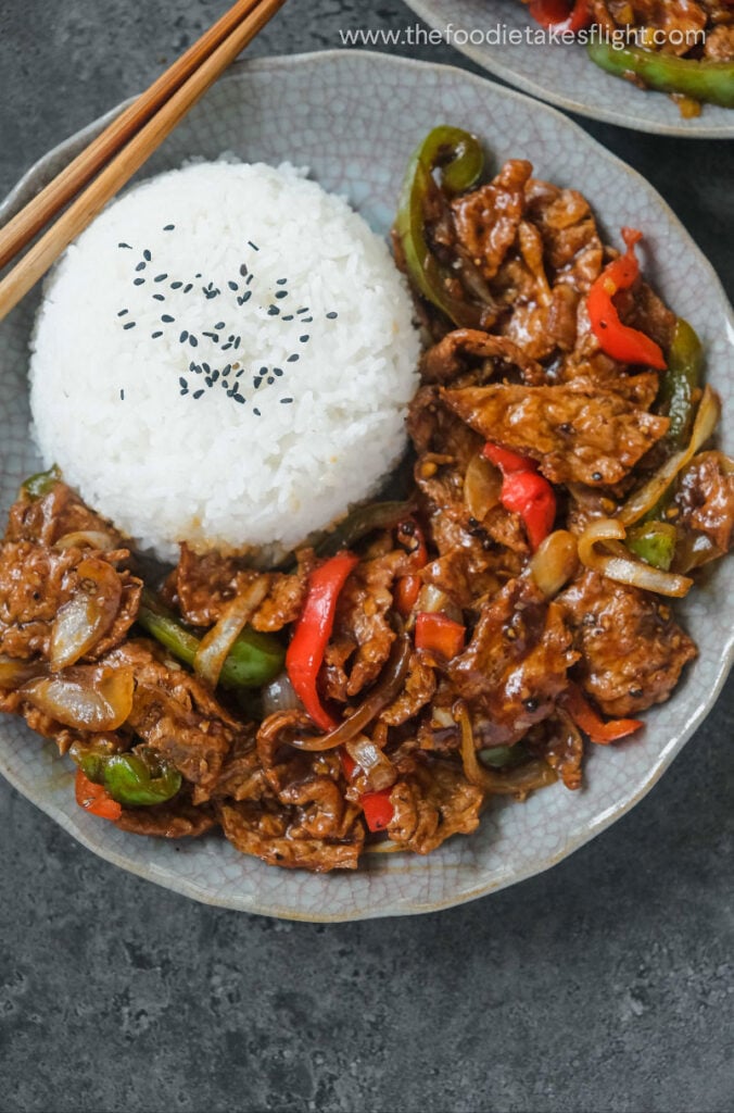 Stir-Fried Shaken Beef with Black Pepper and Garlic