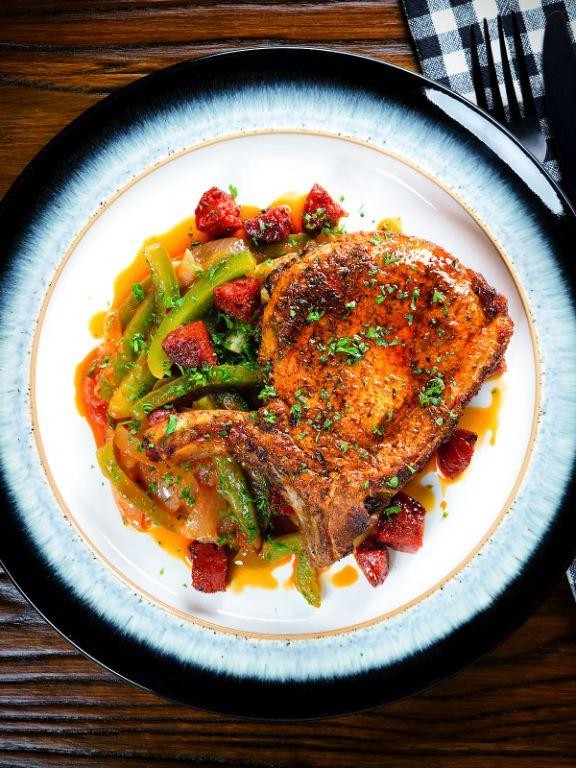 Pan-Seared Spanish Pork Chops with Garlic and Paprika