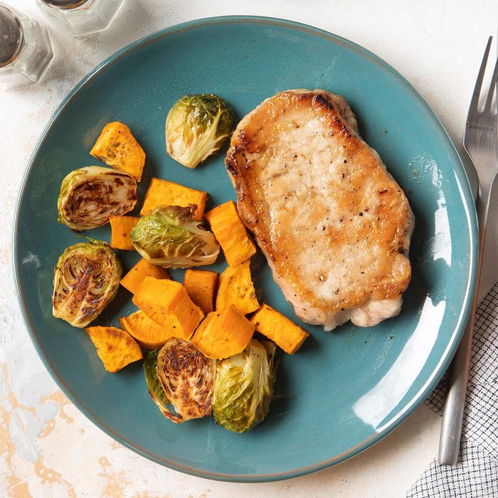 Pan-Roasted Pork Chops with Saffron and Garlic