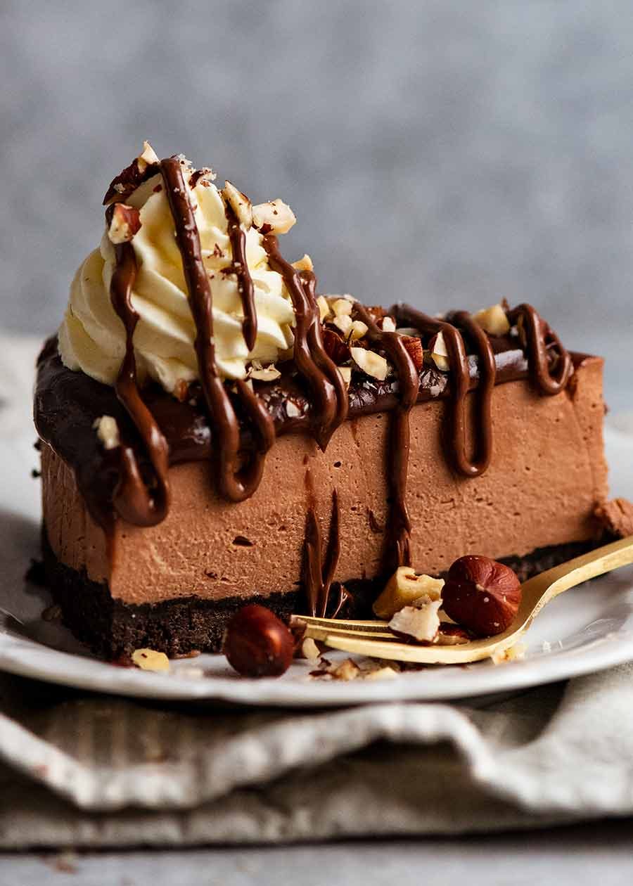 No-Bake Chocolate Hazelnut Cheesecake with Toasted Nuts