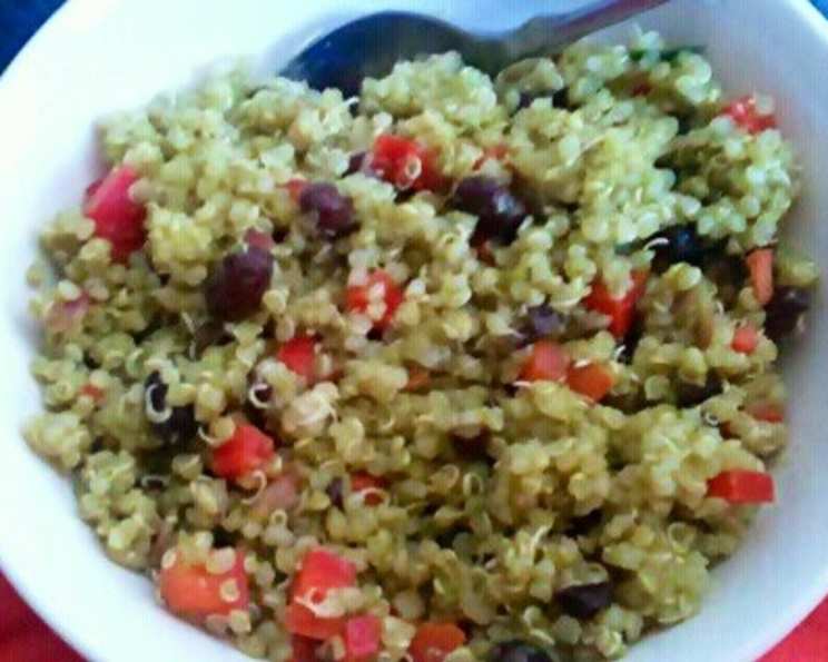 Low-Sodium Black Bean and Quinoa Salad with Citrus Vinaigrette