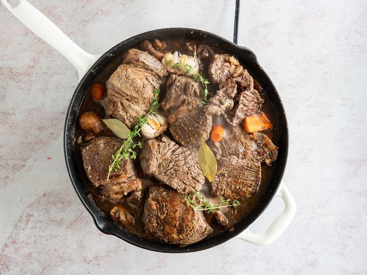 Psychological Thriller-Style Braised Beef with Root Vegetables