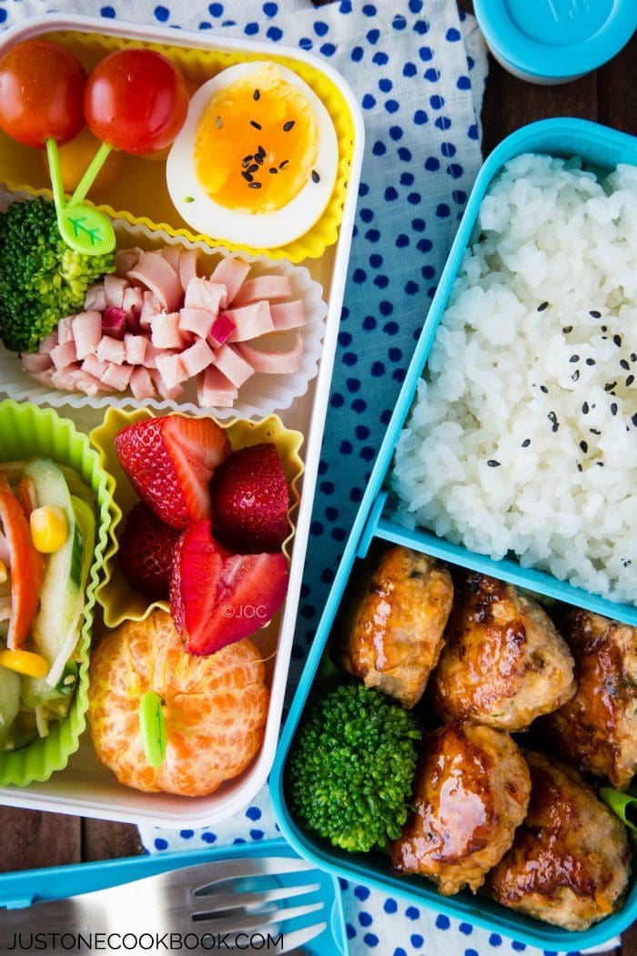 Chiikawa-Themed Bento Box with Teriyaki Chicken and Vegetable Rice