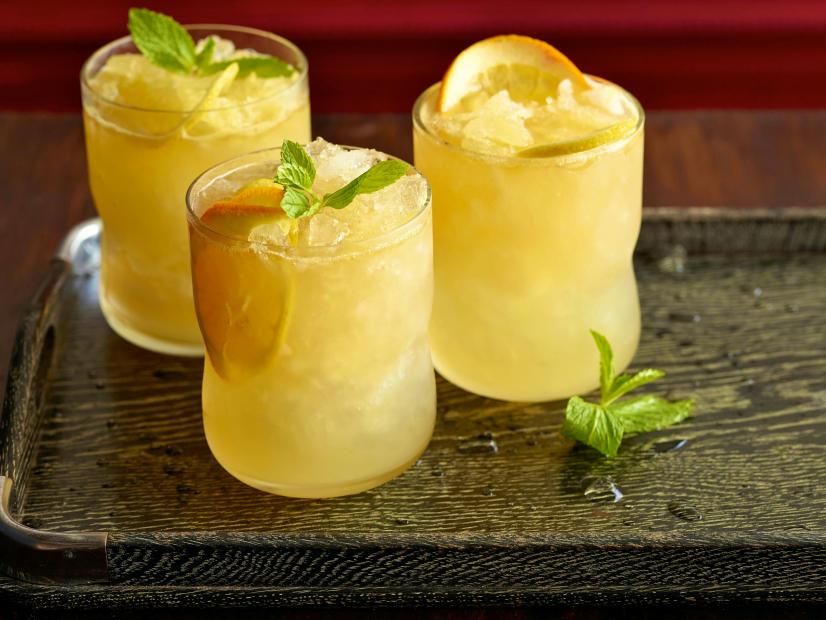 Batch-Style Citrus Bourbon Lemonade