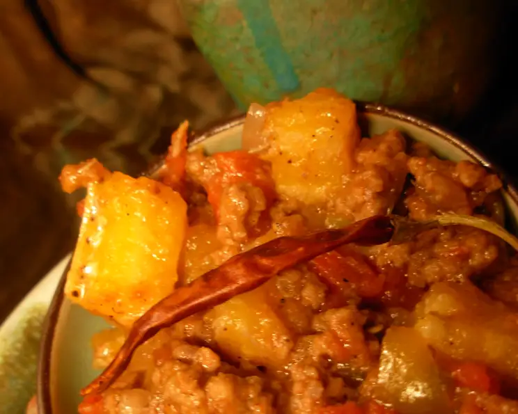 Slow-Cooked Ugandan-Style Matoke with Ground Beef