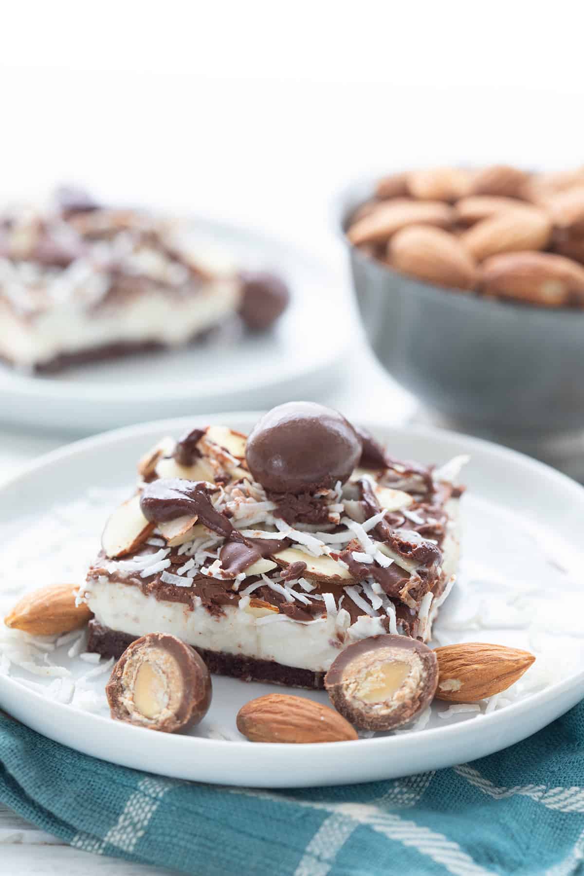 No-Bake Chocolate Almond Cheesecake Bars