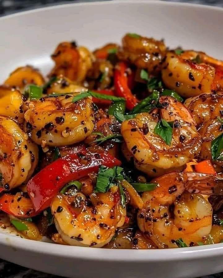 Stir-Fried Garlic Shrimp with Bell Peppers and Scallions
