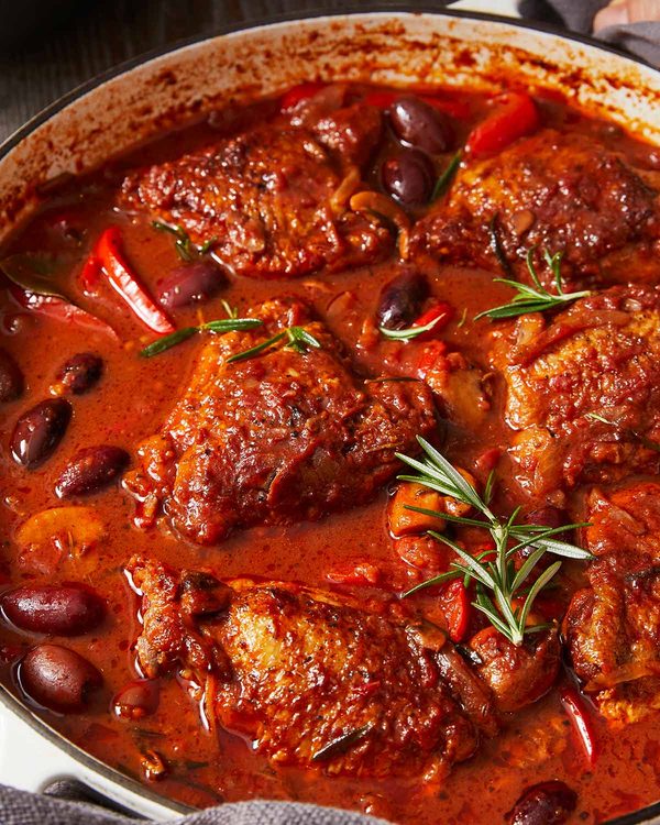 Italian Herb-Simmered Chicken Cacciatore with Tomato and Olives
